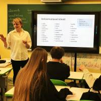 TALLIN - PROFESORA ESTONIA EN CLASE.