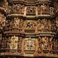 KHAJURAHO - FIGURAS DEL TEMPLO MAHADEVA.